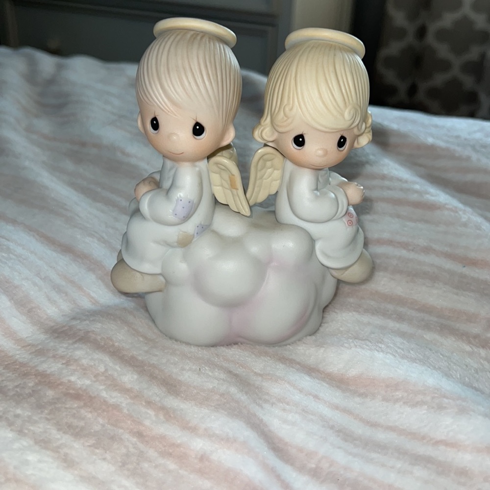 1979 Jonathan&David edition precious moments boy and girl on cloud 100%condition